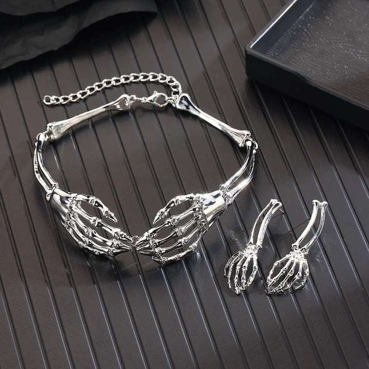 Verano Spooky necklace