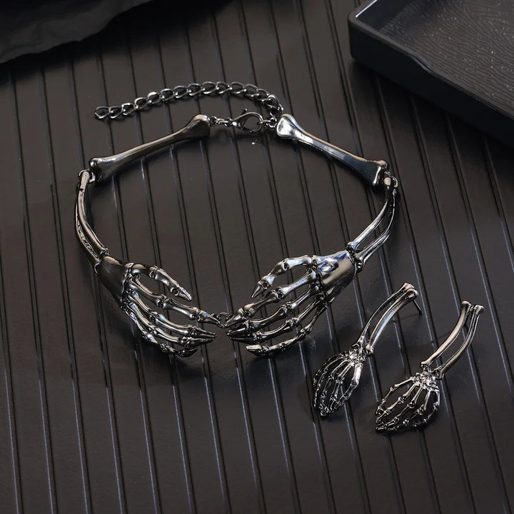 Verano Spooky necklace