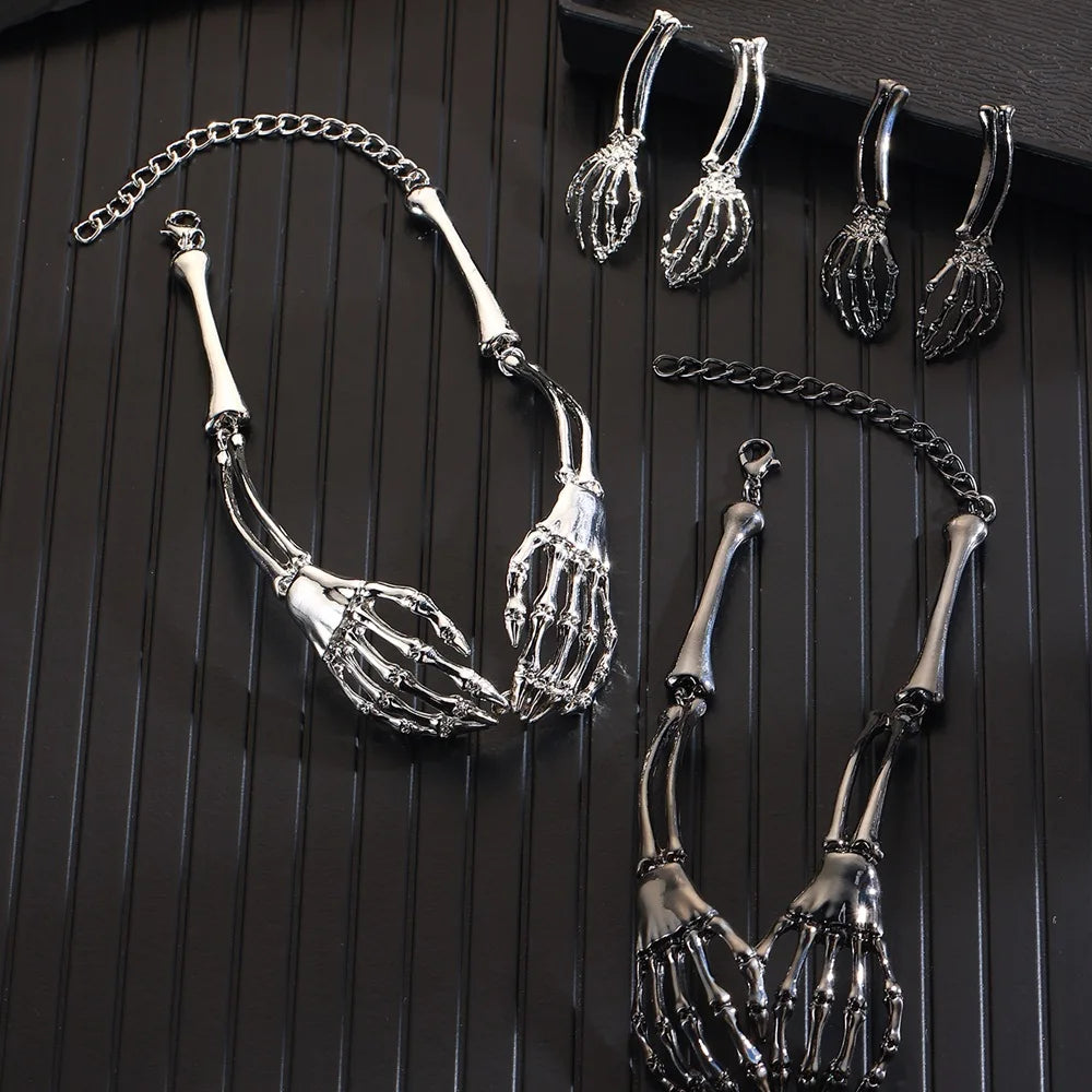 Verano Spooky necklace
